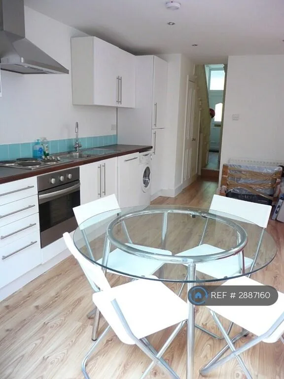 5 bedroom terraced house for rent
