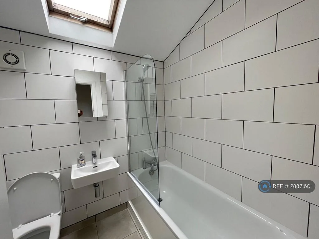 5 bedroom terraced house for rent