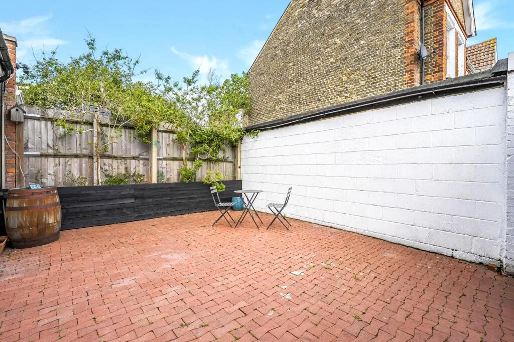 3 bedroom flat for rent