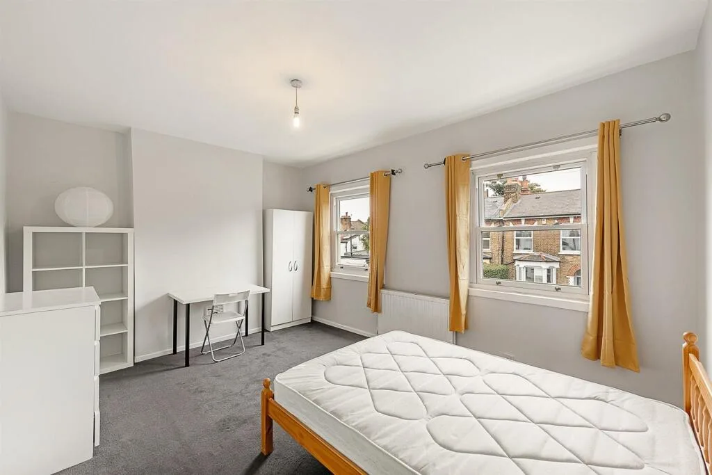 5 bedroom terraced house for rent