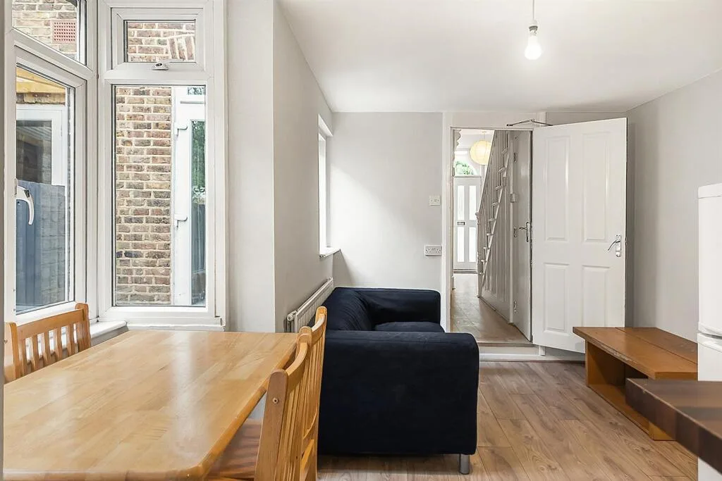 5 bedroom terraced house for rent