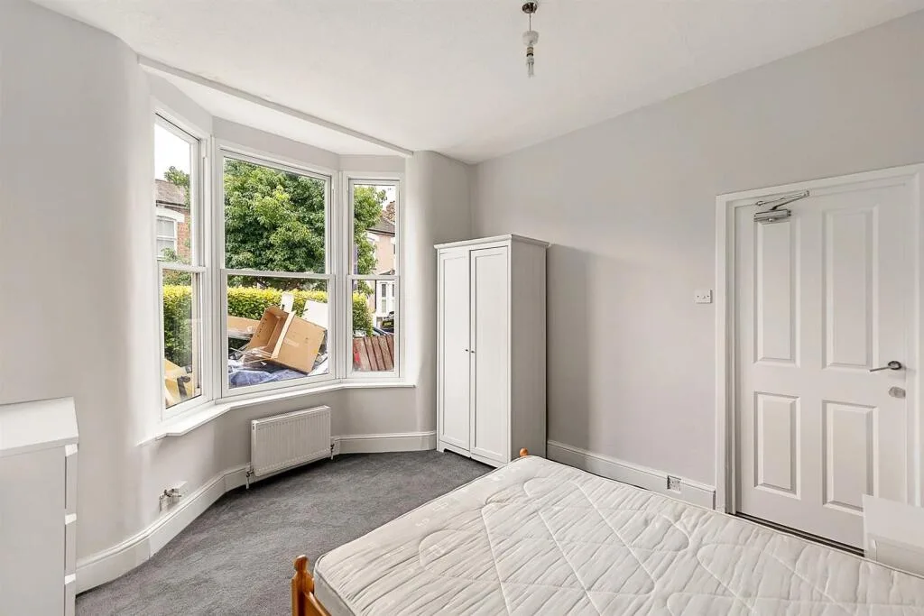 5 bedroom terraced house for rent