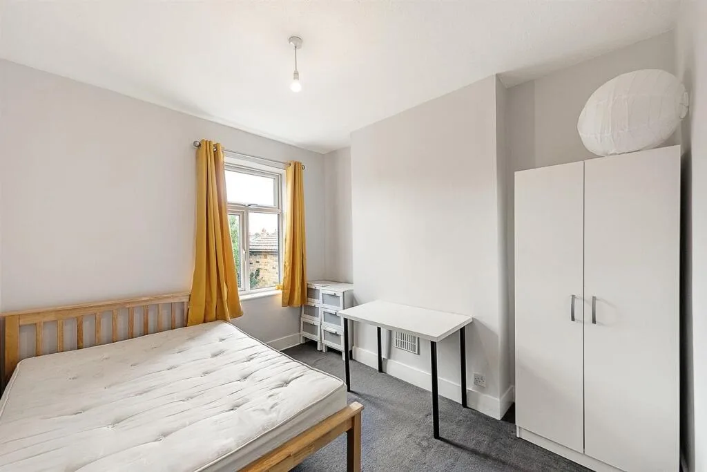 5 bedroom terraced house for rent