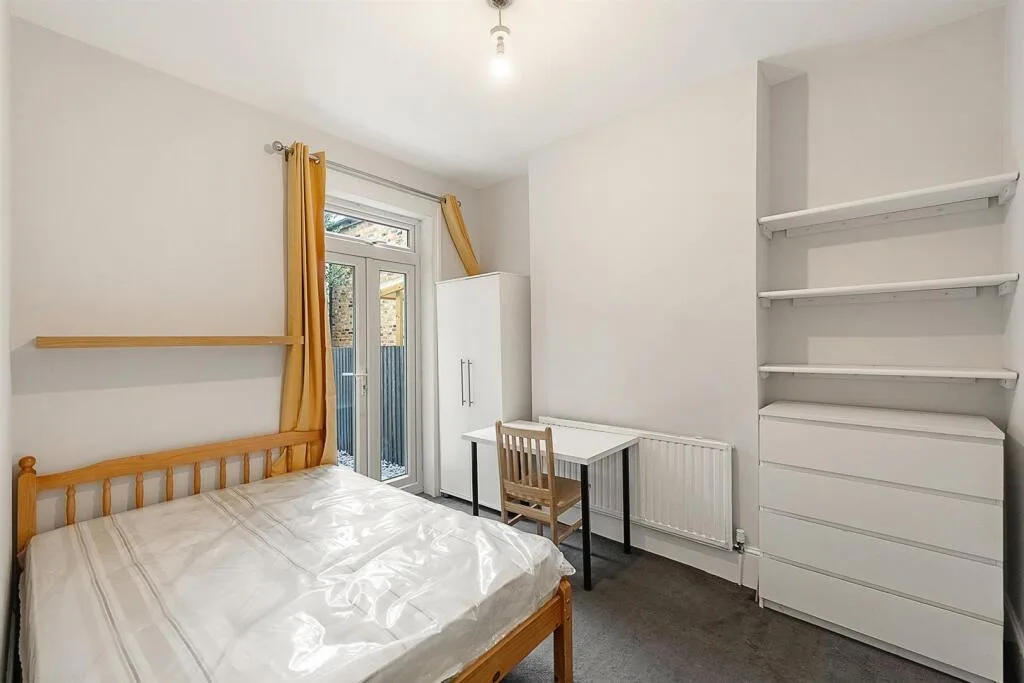 5 bedroom terraced house for rent