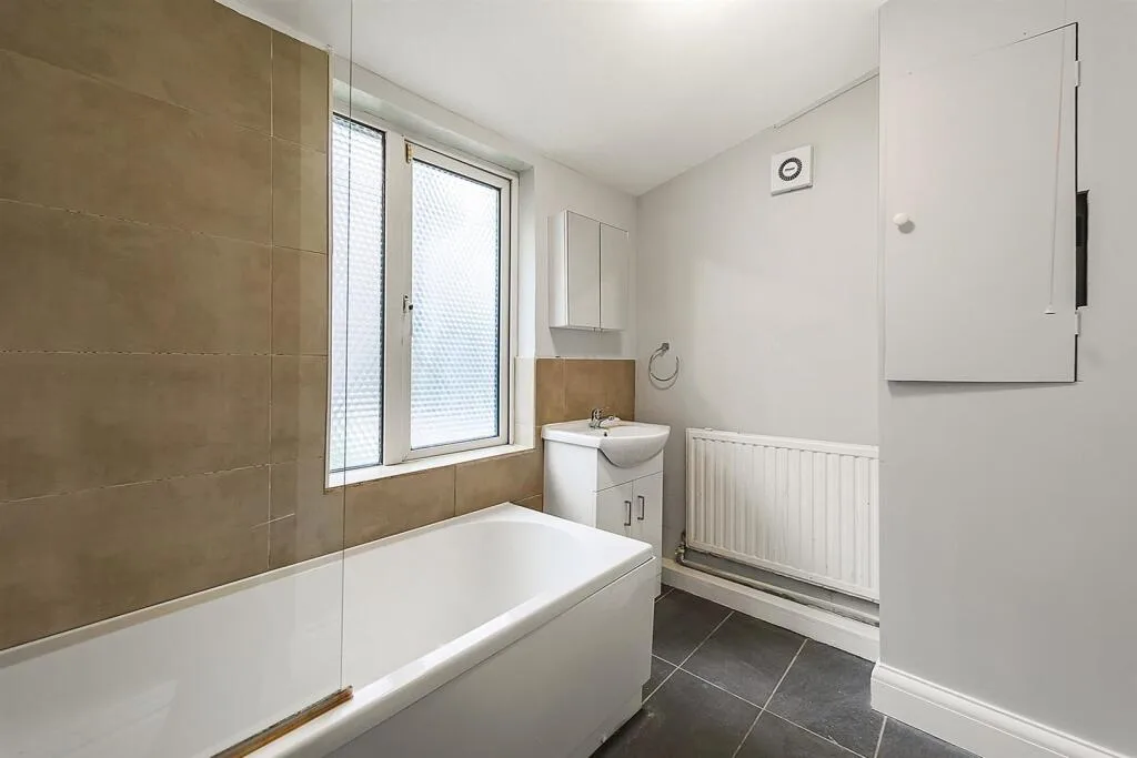 5 bedroom terraced house for rent