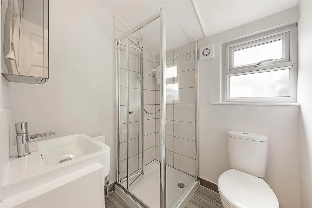 5 bedroom terraced house for rent