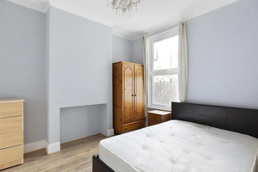 5 bedroom terraced house for rent