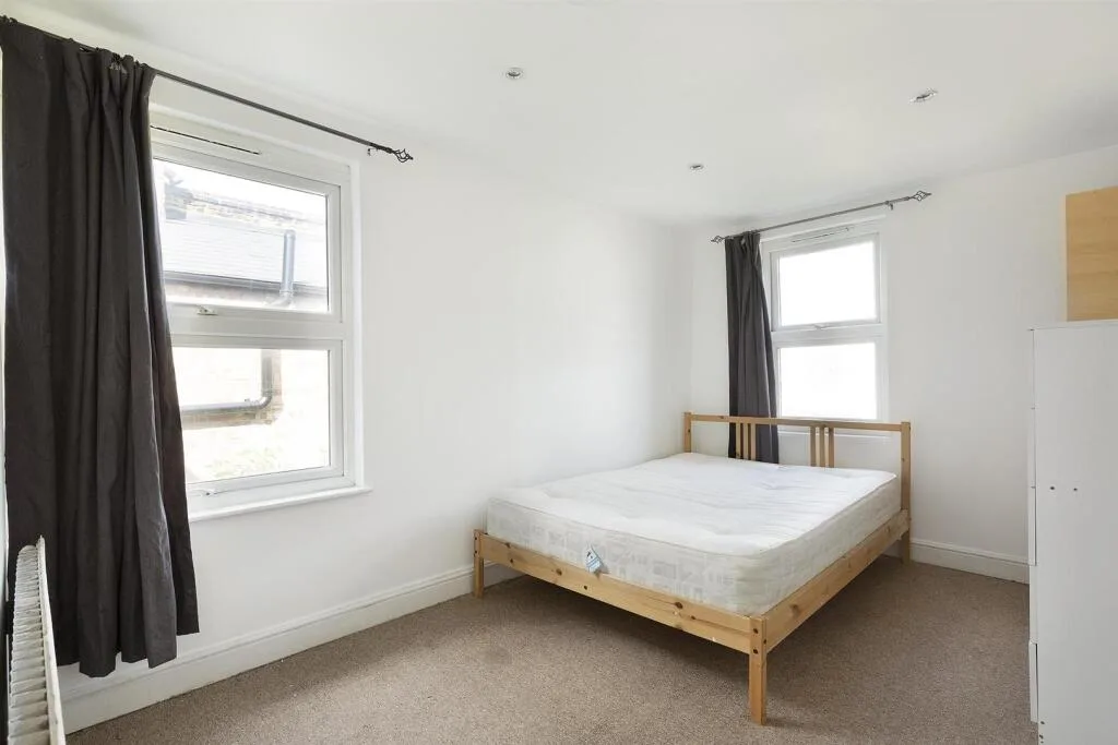 5 bedroom terraced house for rent