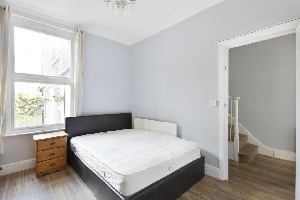 5 bedroom terraced house for rent