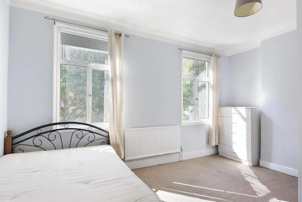 5 bedroom terraced house for rent
