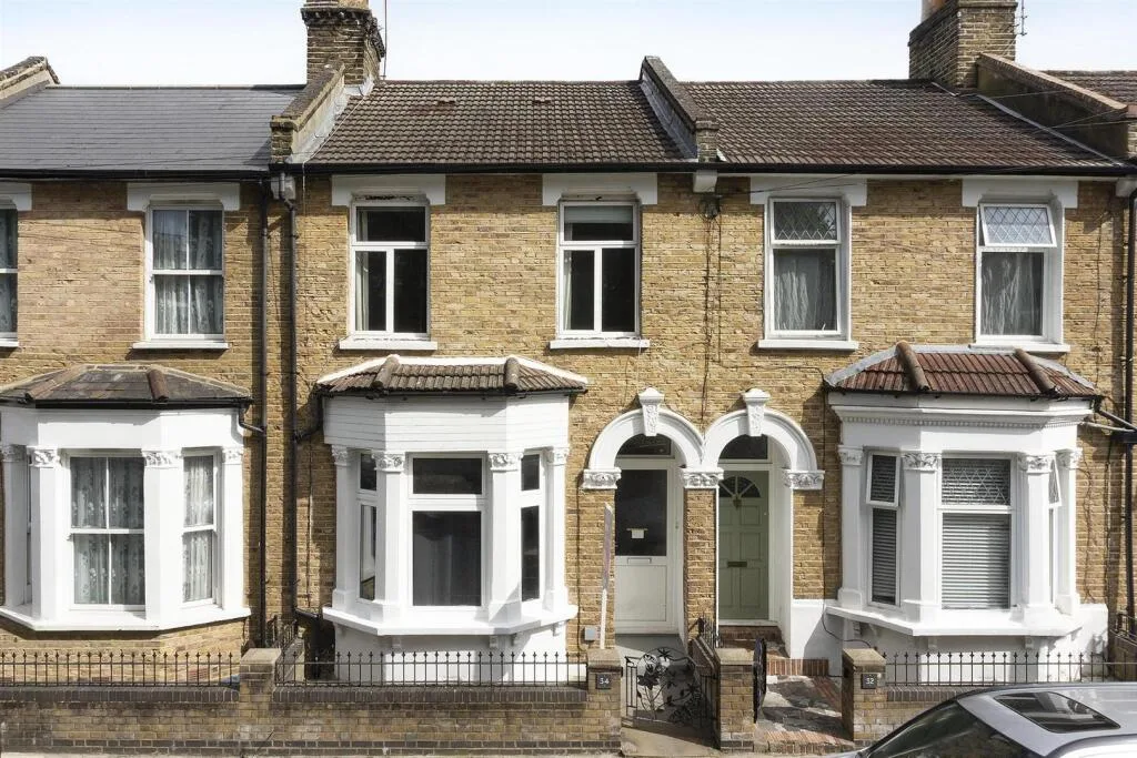 5 bedroom terraced house for rent