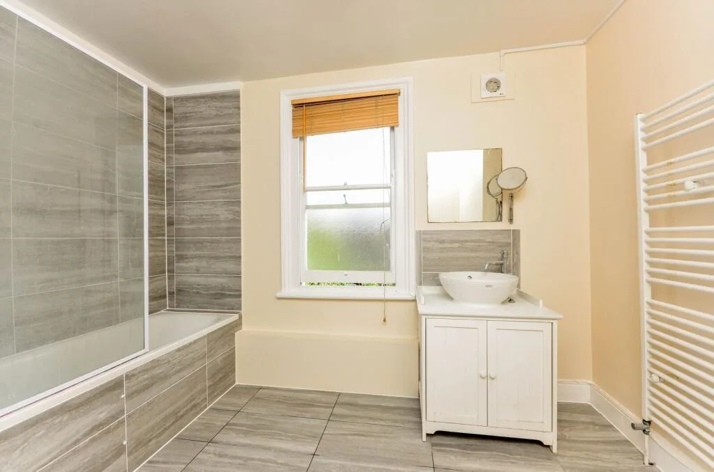 3 bedroom maisonette for rent
