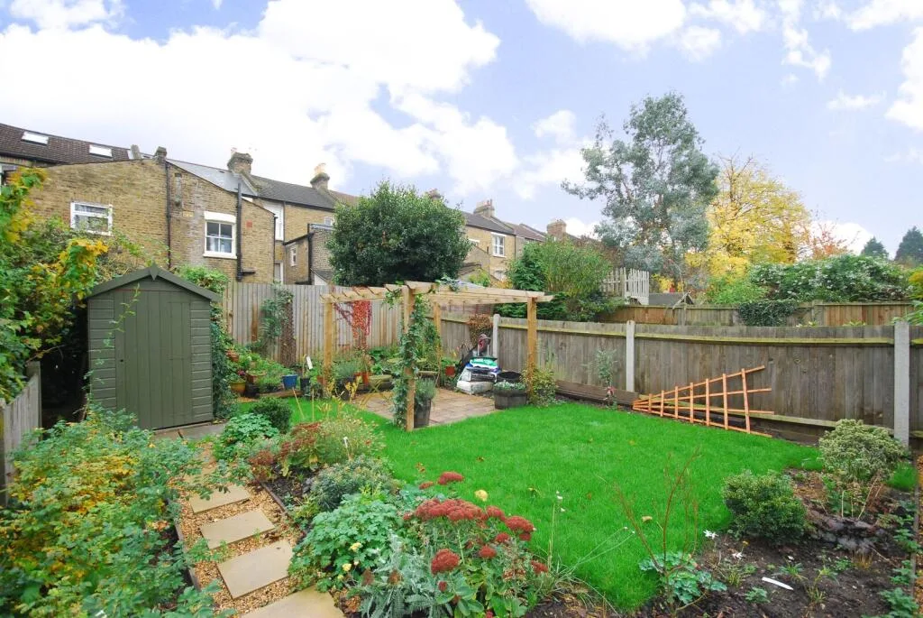 3 bedroom maisonette for rent