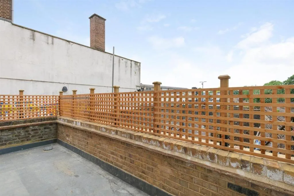 1 bedroom house share for rent