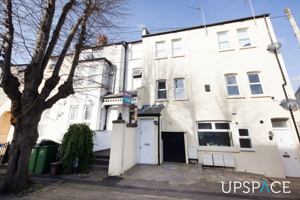 3 bedroom flat for rent