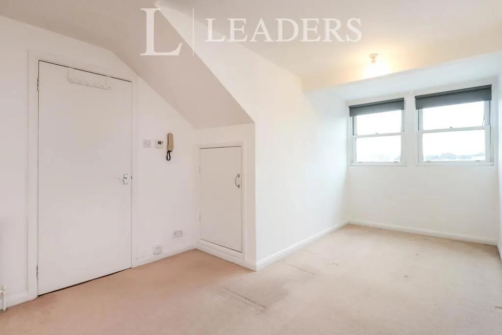 Studio flat for rent