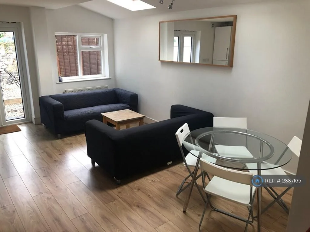 5 bedroom terraced house for rent