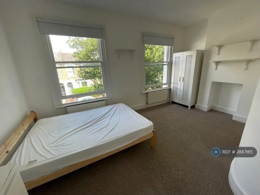 5 bedroom terraced house for rent