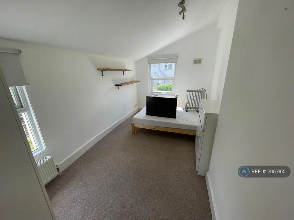 5 bedroom terraced house for rent