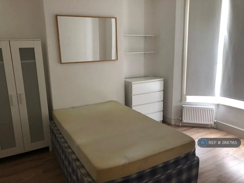 5 bedroom terraced house for rent
