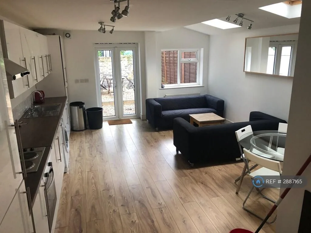 5 bedroom terraced house for rent