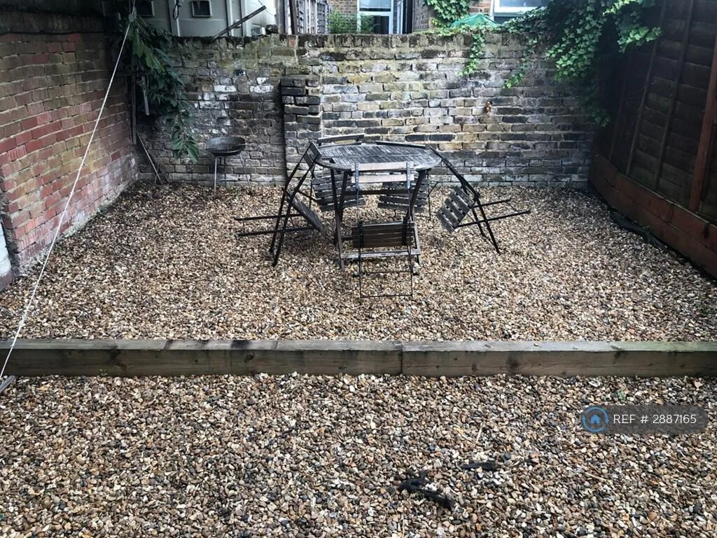 5 bedroom terraced house for rent