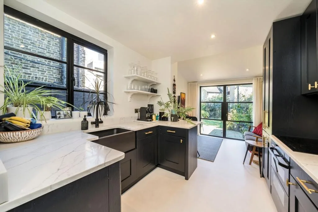 5 bedroom terraced house for rent