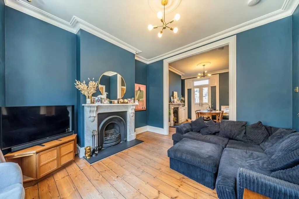 5 bedroom terraced house for rent