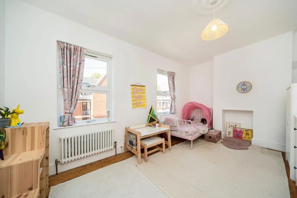 5 bedroom terraced house for rent