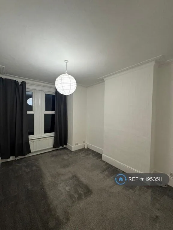 2 bedroom maisonette for rent
