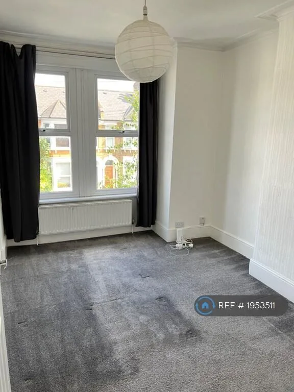 2 bedroom maisonette for rent