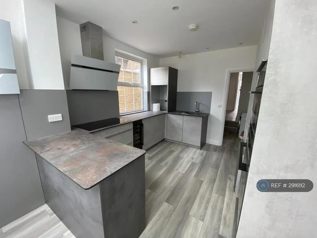 1 bedroom house share for rent