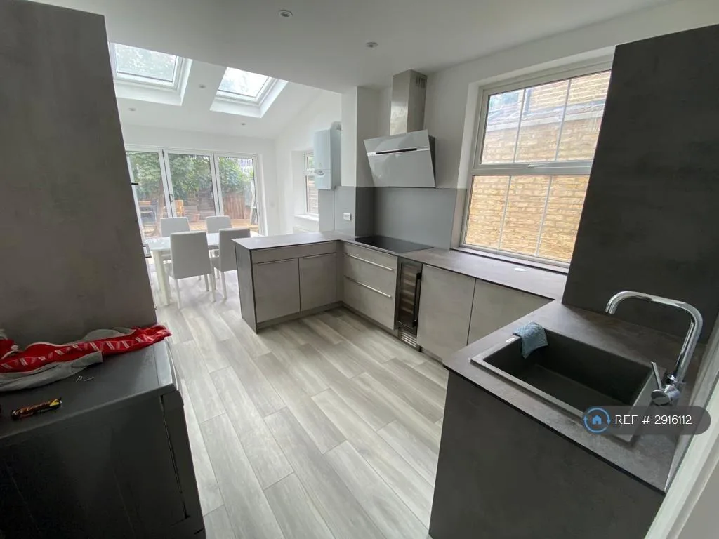 1 bedroom house share for rent