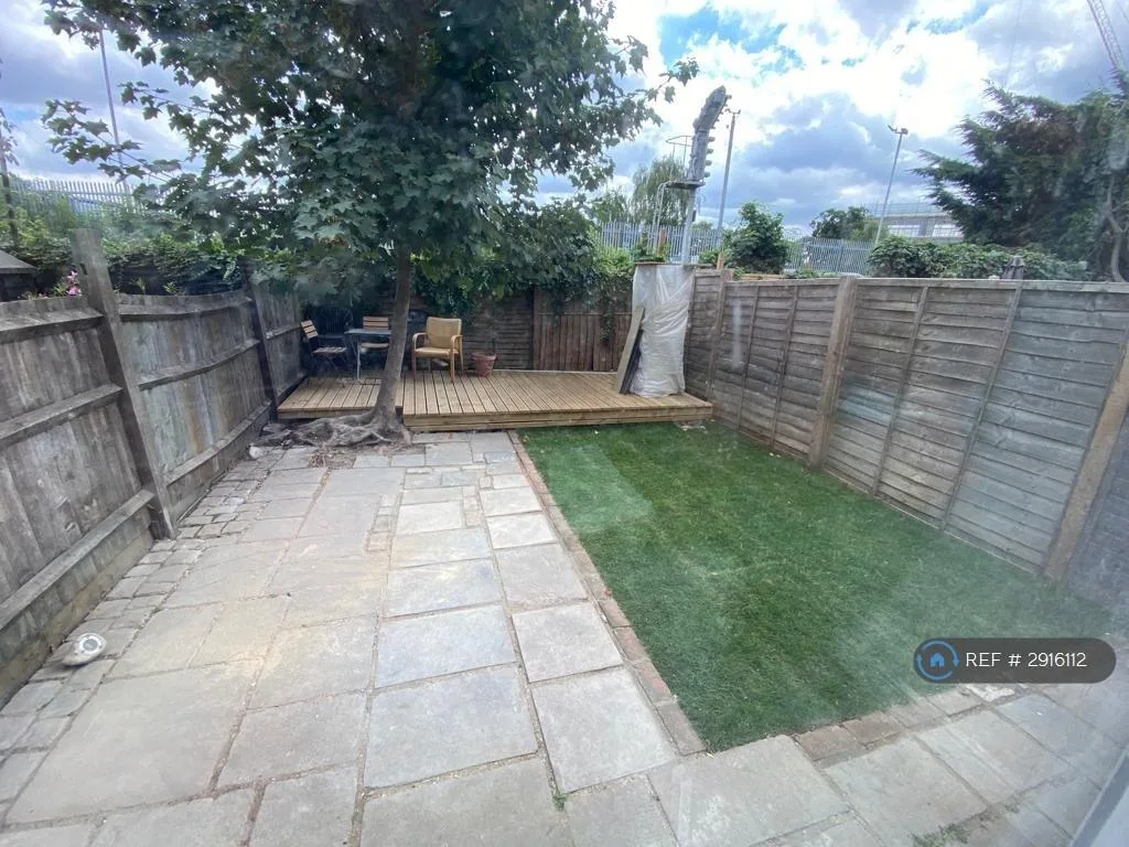 1 bedroom house share for rent