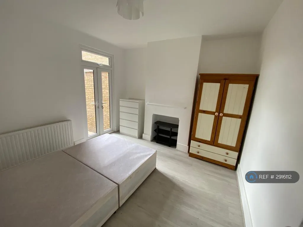 1 bedroom house share for rent