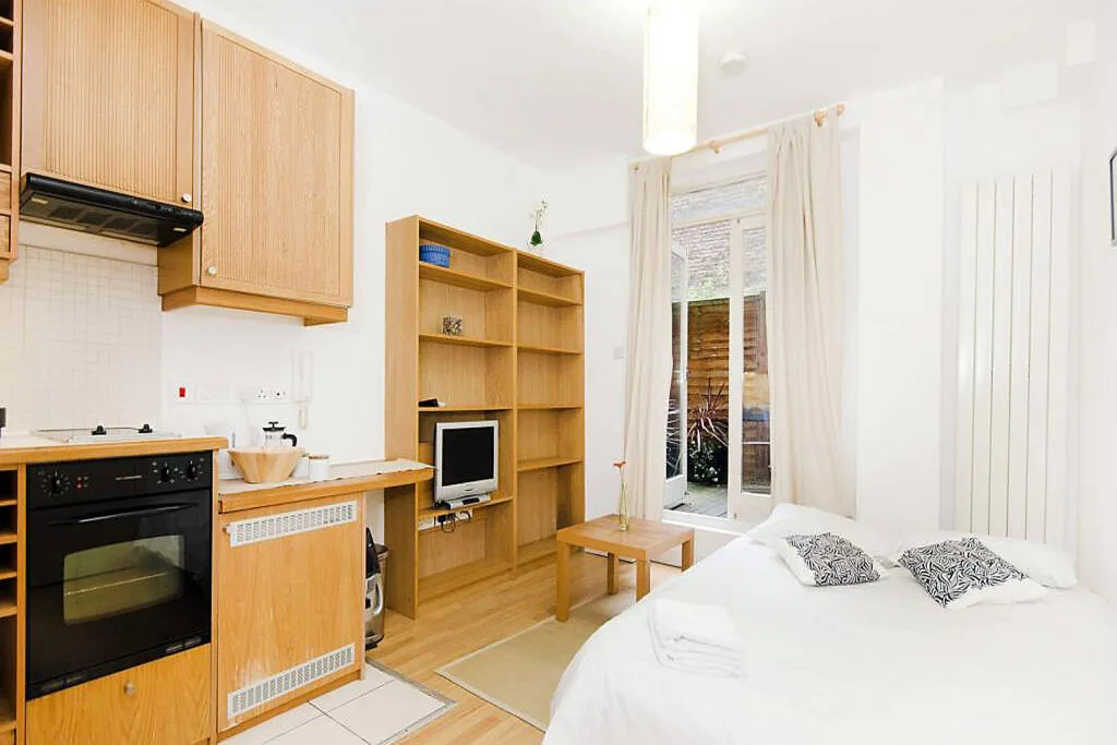 Studio flat for rent