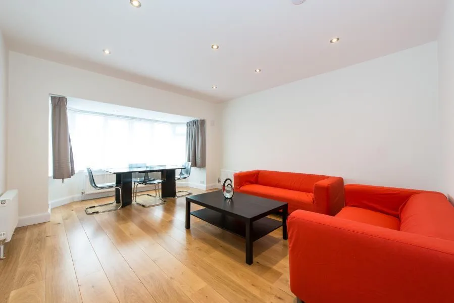 3 bedroom flat for rent