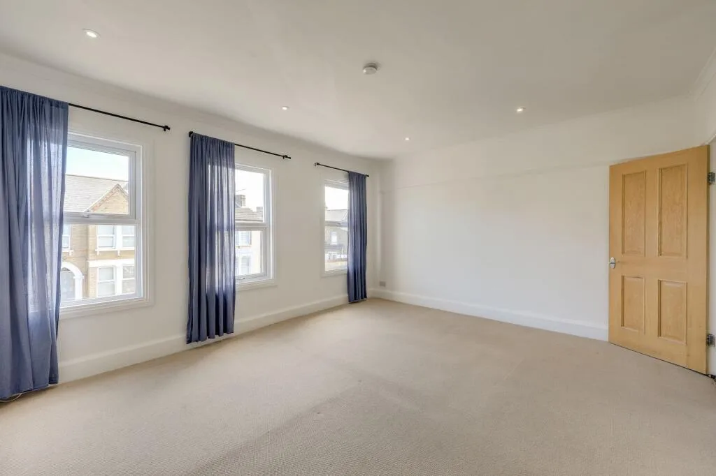 3 bedroom flat for rent