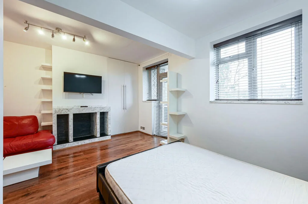 Studio flat for rent