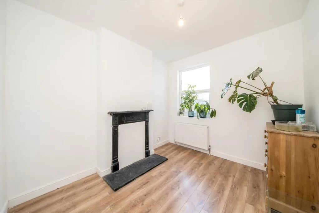 3 bedroom end of terrace house for rent