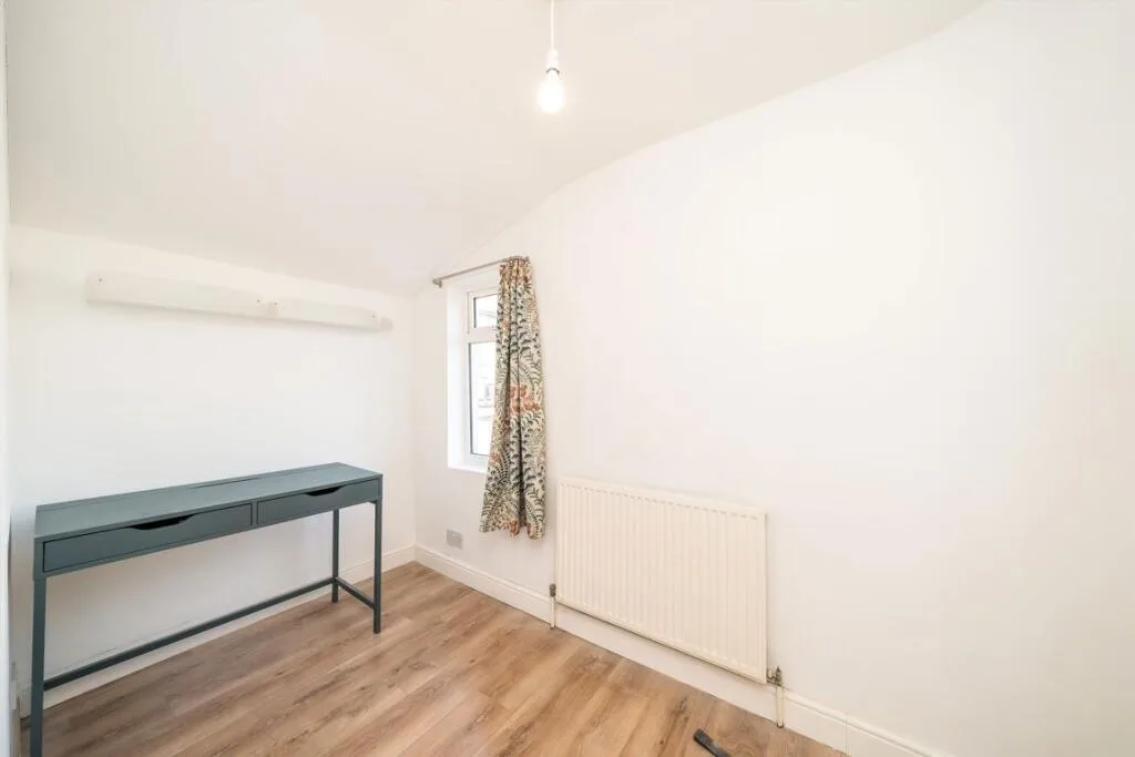 3 bedroom end of terrace house for rent