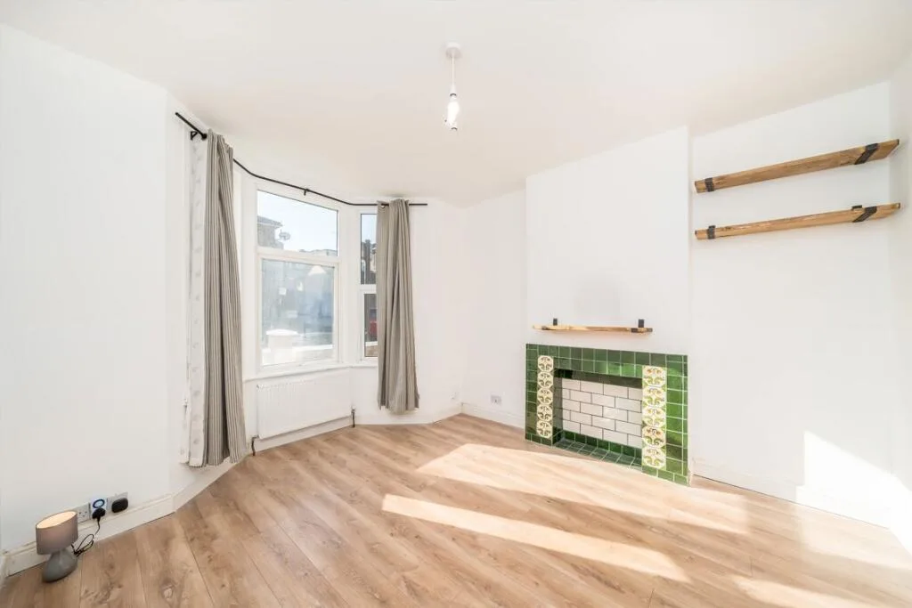 3 bedroom end of terrace house for rent