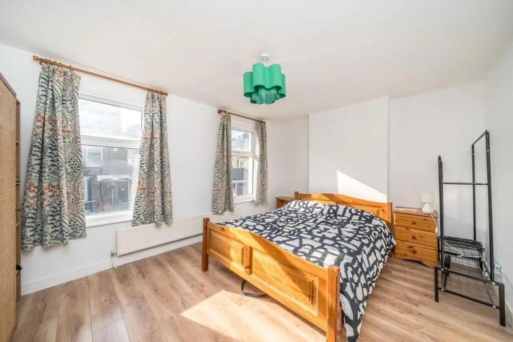 3 bedroom end of terrace house for rent