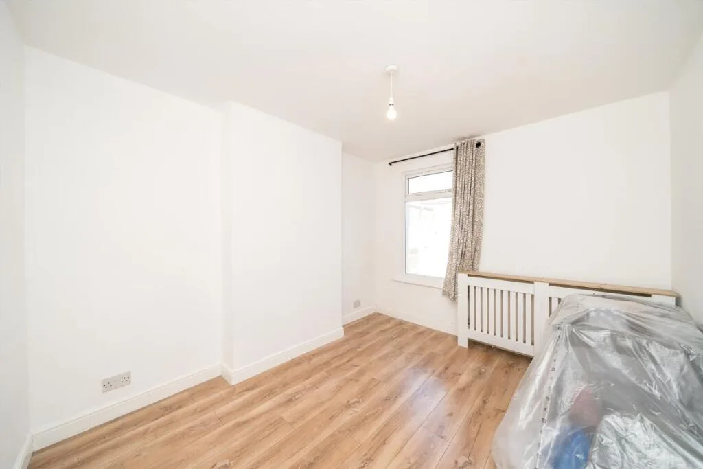 3 bedroom end of terrace house for rent