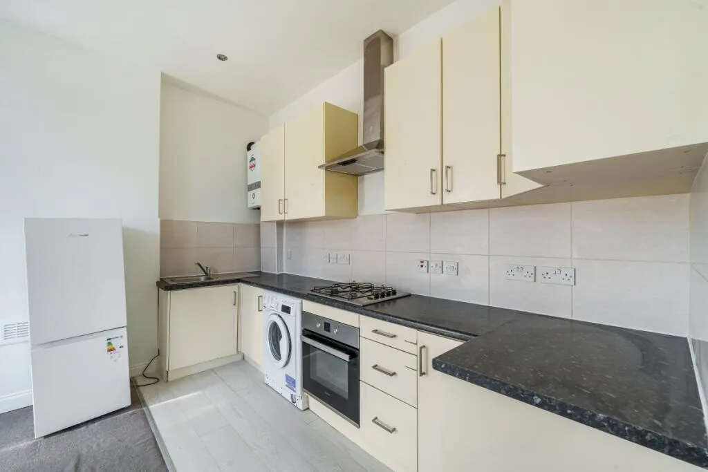 3 bedroom flat for rent