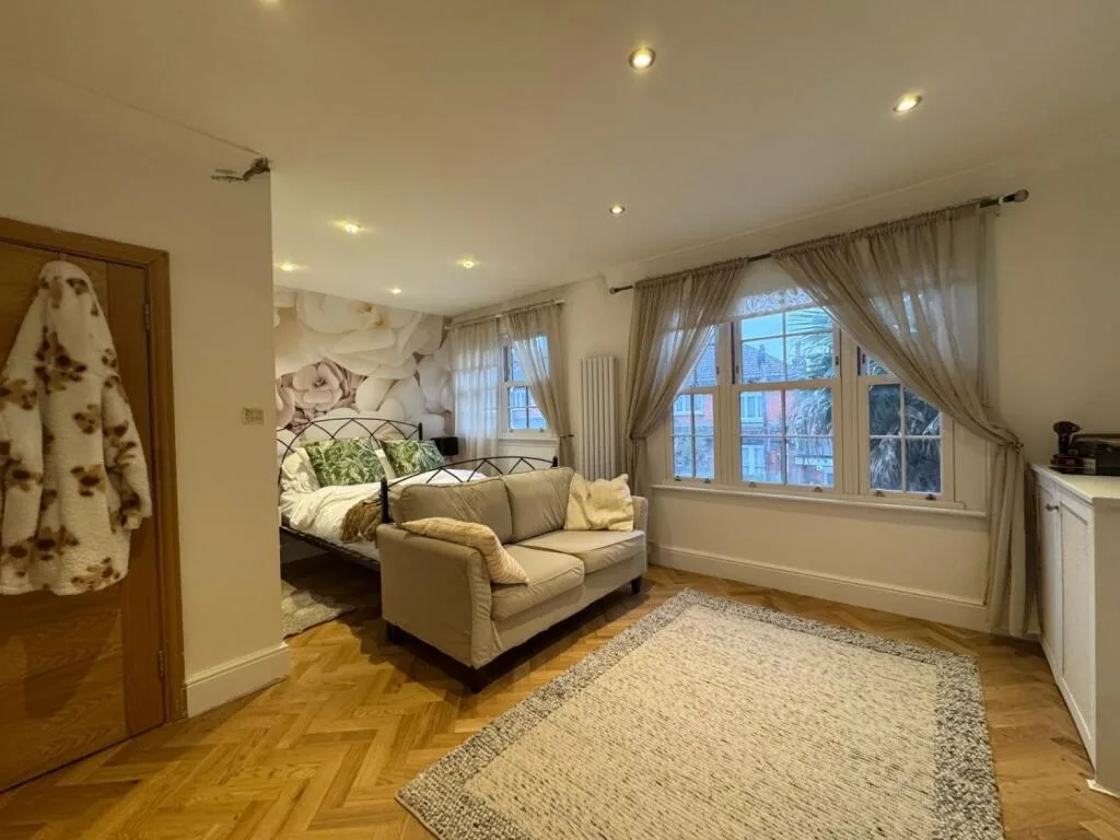 1 bedroom house share for rent