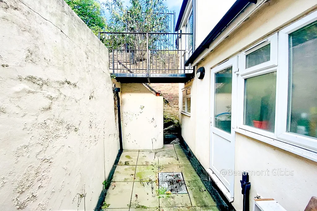 2 bedroom ground floor flat for rent