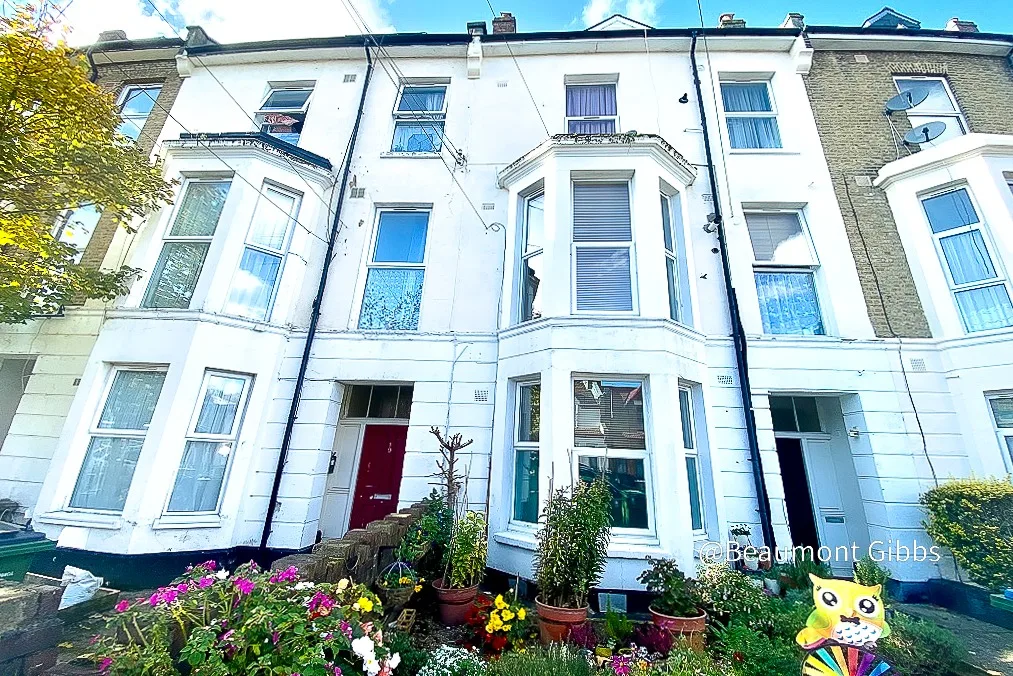 2 bedroom ground floor flat for rent