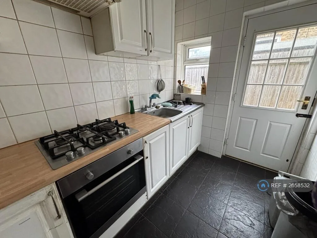 1 bedroom house share for rent
