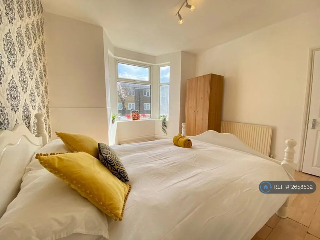 1 bedroom house share for rent